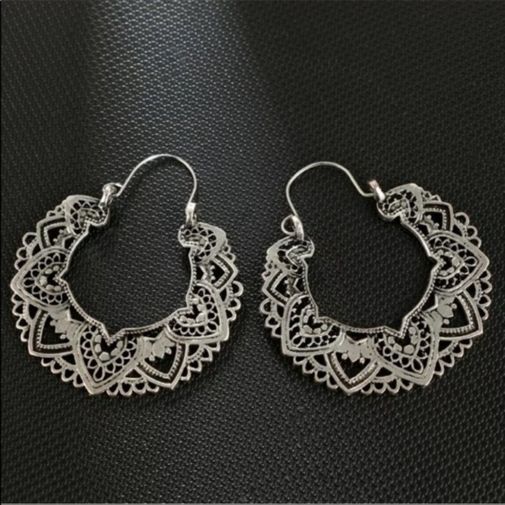 *NEW Sterling Silver Elegant Hoop Earrings - Picture 3 of 4